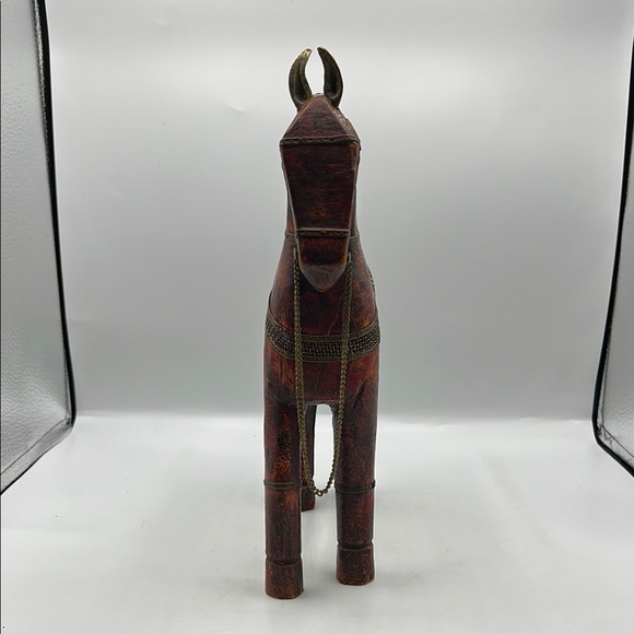 Beautiful Majestic Carved Wooden Horse Figurine 12” Tall with Rein & Saddle - Picture 3 of 13